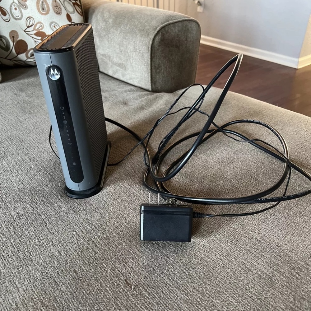 Motorola MG7315 DOCSIS 3.0 8x4 Cable Modem + Router Approved For Xfinity Comcast